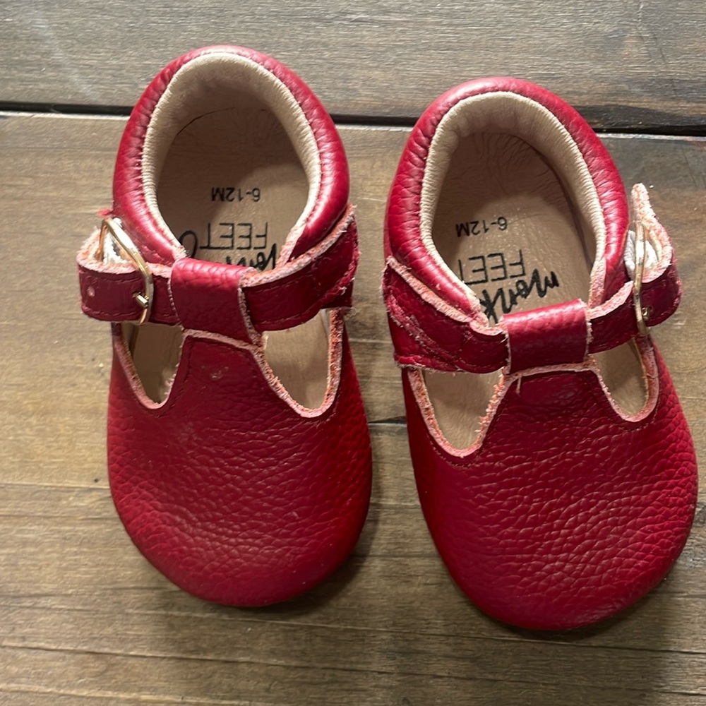 Monkey feet good condition - red 
6-12m